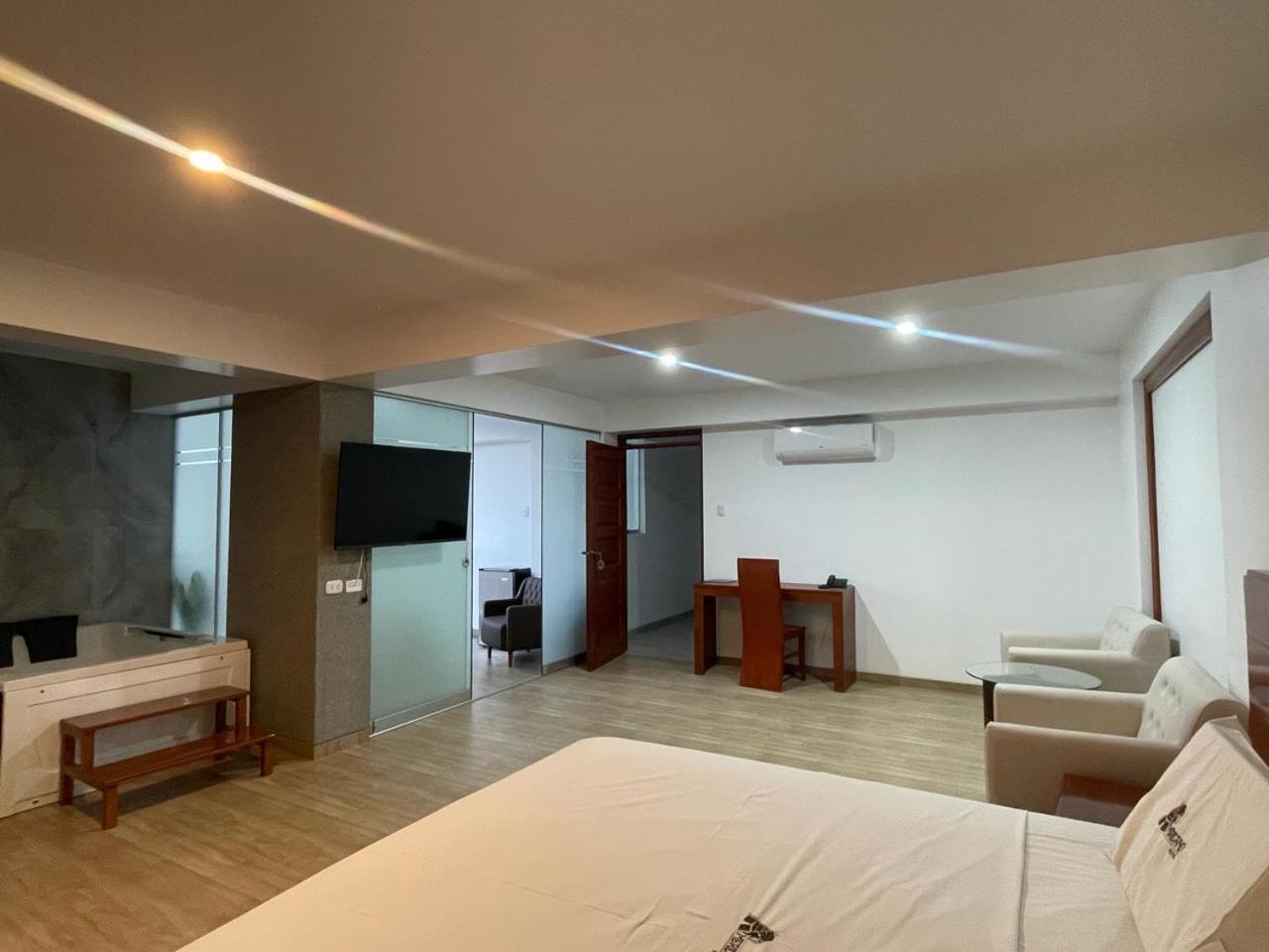 Hotel Americano Jaen Bagian luar foto