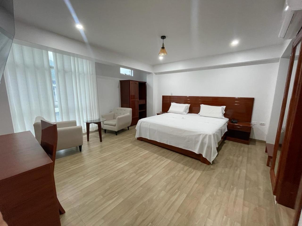 Hotel Americano Jaen Bagian luar foto