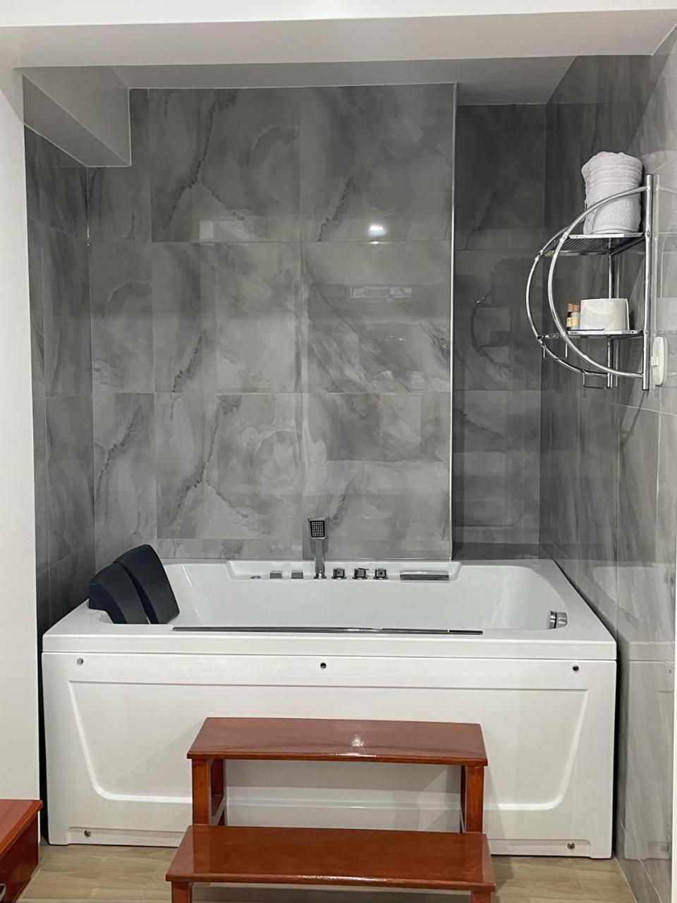 Hotel Americano Jaen Bagian luar foto
