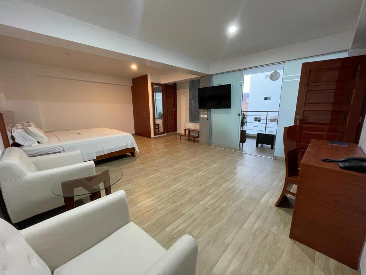 Hotel Americano Jaen Bagian luar foto